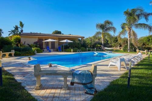 Marinella Villa Sleeps 8 Pool Air Con Wifi