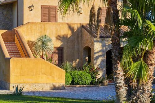 Marinella Villa Sleeps 8 Pool Air Con Wifi