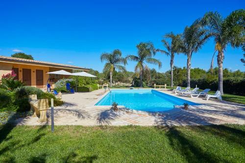 Marinella Villa Sleeps 8 Pool Air Con Wifi