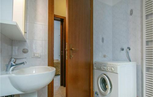 Nice Apartment In Misano Adriatico W/ 2 Bedrooms