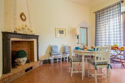 Fabbrica Villa Sleeps 13 Pool Air Con Wifi