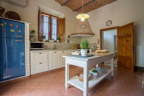 Fabbrica Villa Sleeps 13 Pool Air Con Wifi