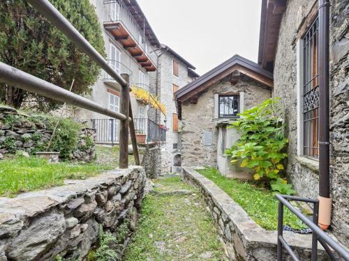 Heavenly Holiday Home In Carcente With Balcony