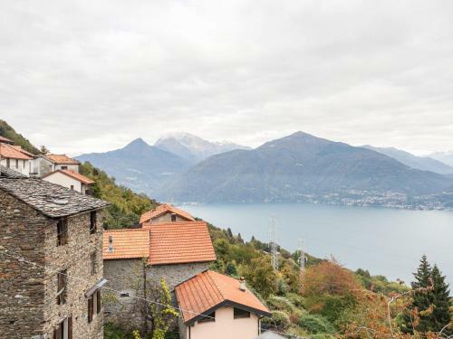 Heavenly Holiday Home In Carcente With Balcony