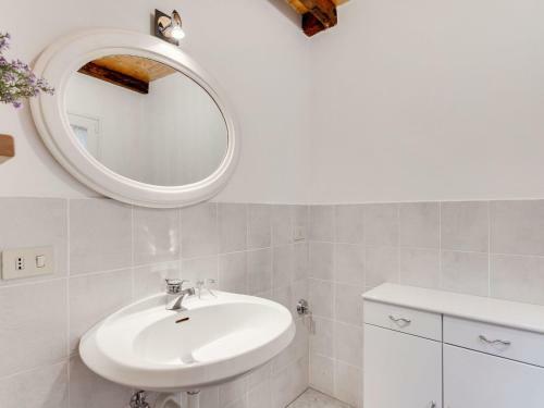 Heavenly Holiday Home In Carcente With Balcony