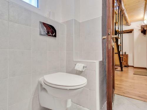 Heavenly Holiday Home In Carcente With Balcony