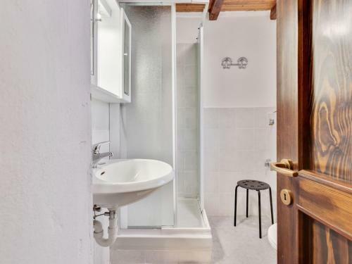 Heavenly Holiday Home In Carcente With Balcony