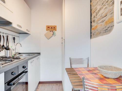 Heavenly Holiday Home In Carcente With Balcony