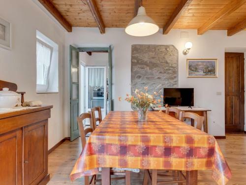 Heavenly Holiday Home In Carcente With Balcony