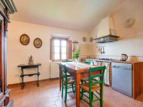 Spacious Farmhouse In Peccioli With Roofed Terrace