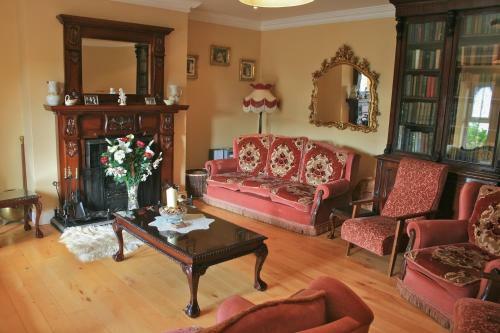 Tom And Eileen's Farmhouse B&B