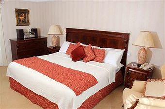 Meadowlands Hotel