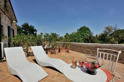 Montemaggiore Al Metauro Villa Sleeps 14 Pool Wifi