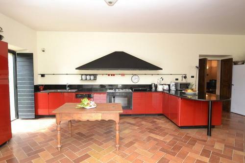 Montemaggiore Al Metauro Villa Sleeps 14 Pool Wifi