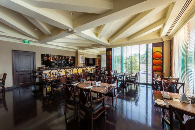 Hotel Al Bustan Rotana