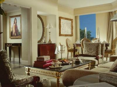 Hotel Four Seasons First Residence