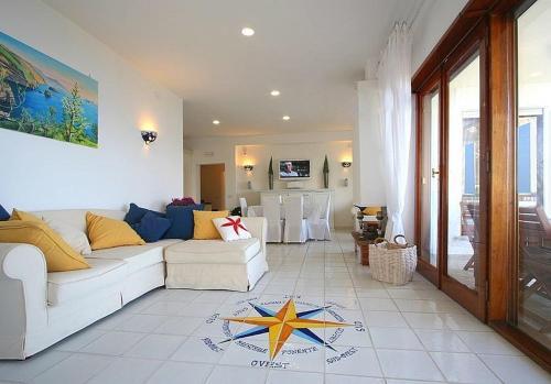 Sirenuse Villa Sleeps 8 Pool Air Con Wifi