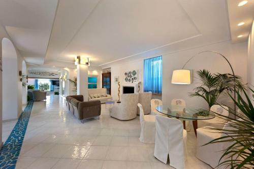 Nerano Villa Sleeps 10 With Pool Air Con And Wifi