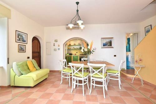 Coppetelle Holiday Home Sleeps 7 With Air Con