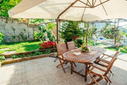 Cepano Villa Sleeps 10 With Pool Air Con And Wifi