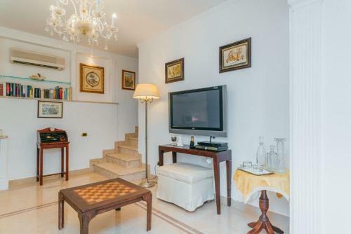 Cepano Villa Sleeps 10 With Pool Air Con And Wifi