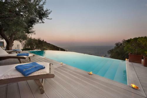 Marina Del Cantone Villa Sleeps 22 Pool Air Con