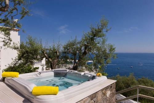 Marina Del Cantone Villa Sleeps 22 Pool Air Con