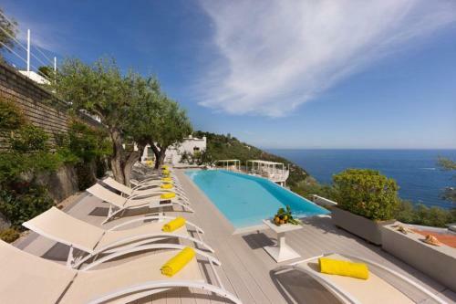 Marina Del Cantone Villa Sleeps 22 Pool Air Con