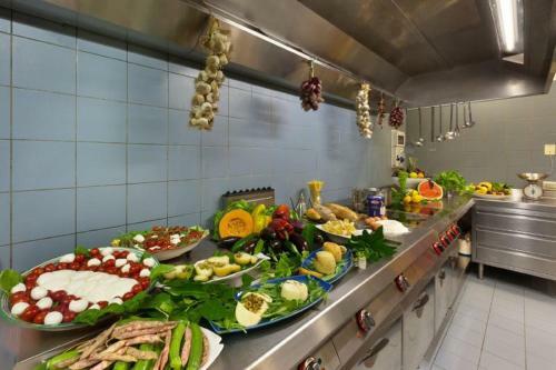 Marina Del Cantone Villa Sleeps 22 Pool Air Con