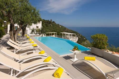 Marina Del Cantone Villa Sleeps 22 Pool Air Con