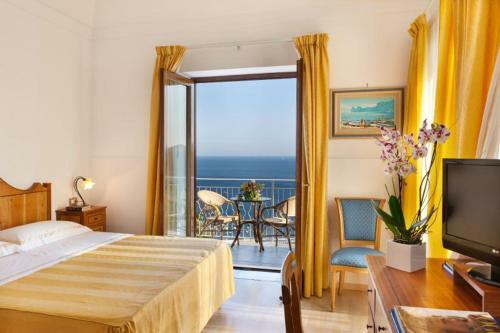 Marina Del Cantone Villa Sleeps 22 Pool Air Con