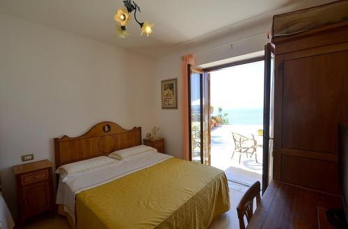 Marina Del Cantone Villa Sleeps 22 Pool Air Con