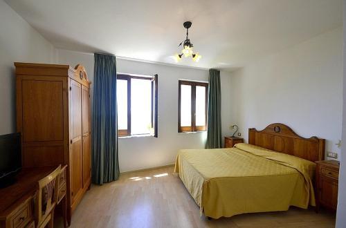 Marina Del Cantone Villa Sleeps 22 Pool Air Con