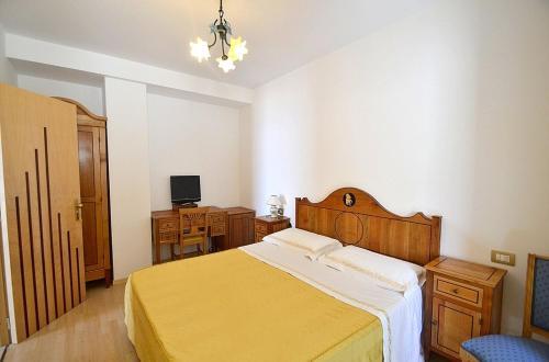 Marina Del Cantone Villa Sleeps 22 Pool Air Con