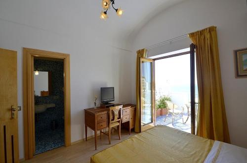 Marina Del Cantone Villa Sleeps 22 Pool Air Con
