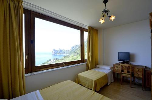 Marina Del Cantone Villa Sleeps 22 Pool Air Con