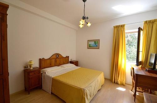 Marina Del Cantone Villa Sleeps 22 Pool Air Con