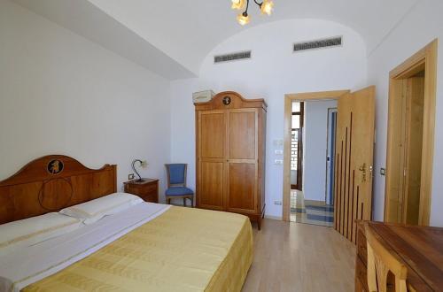 Marina Del Cantone Villa Sleeps 22 Pool Air Con
