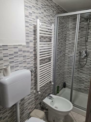 Hostal Landlady Airport Orio Bergamo Ida