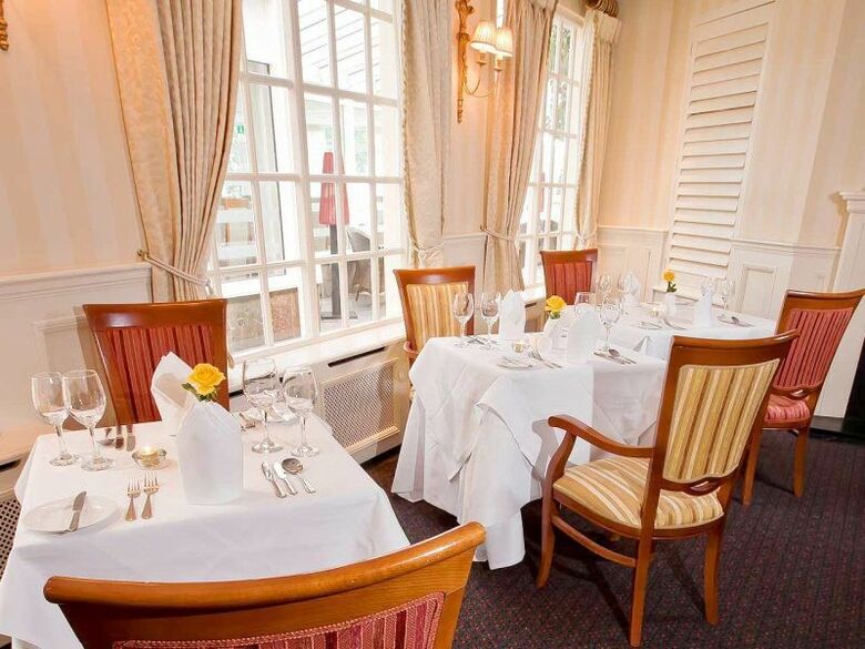 Hodson Bay Hotel