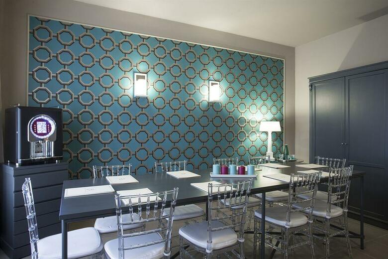 Smart Hotel Gallery House
