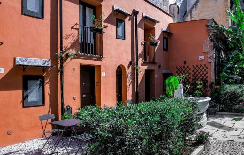 Le Casette Palazzo Ajutamicristo