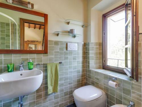 Tranquil Farmhouse In Terranova Bracciolini Near Nightlife