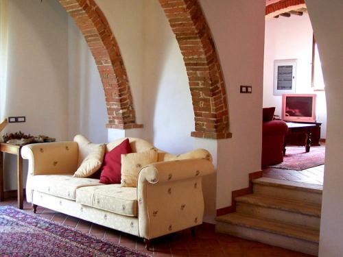 Pienza Villa Sleeps 14 With Pool And Air Con