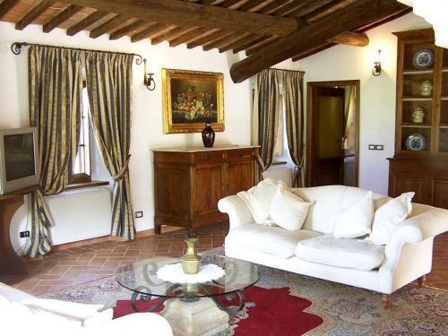Pienza Villa Sleeps 14 With Pool And Air Con