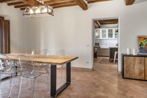 Poggioferro Villa Sleeps 8 With Pool And Air Con