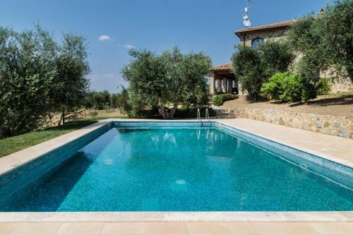 Poggioferro Villa Sleeps 8 With Pool And Air Con