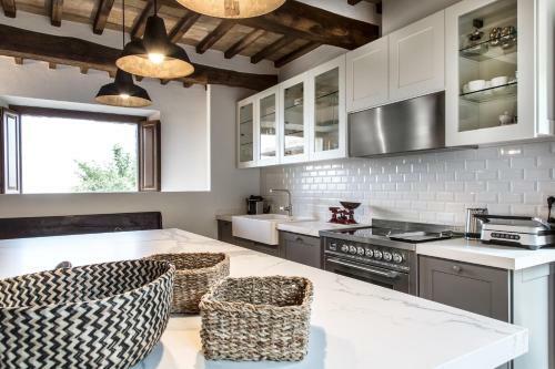Poggioferro Villa Sleeps 8 With Pool And Air Con