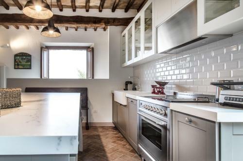 Poggioferro Villa Sleeps 8 With Pool And Air Con