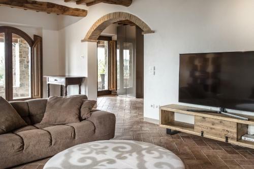 Poggioferro Villa Sleeps 8 With Pool And Air Con